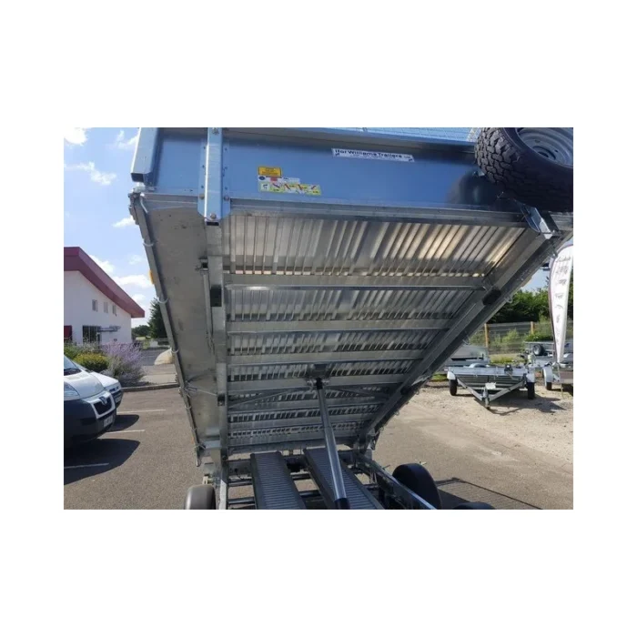 Aluminium-Boden und verzinktes Chassis beim TT3017